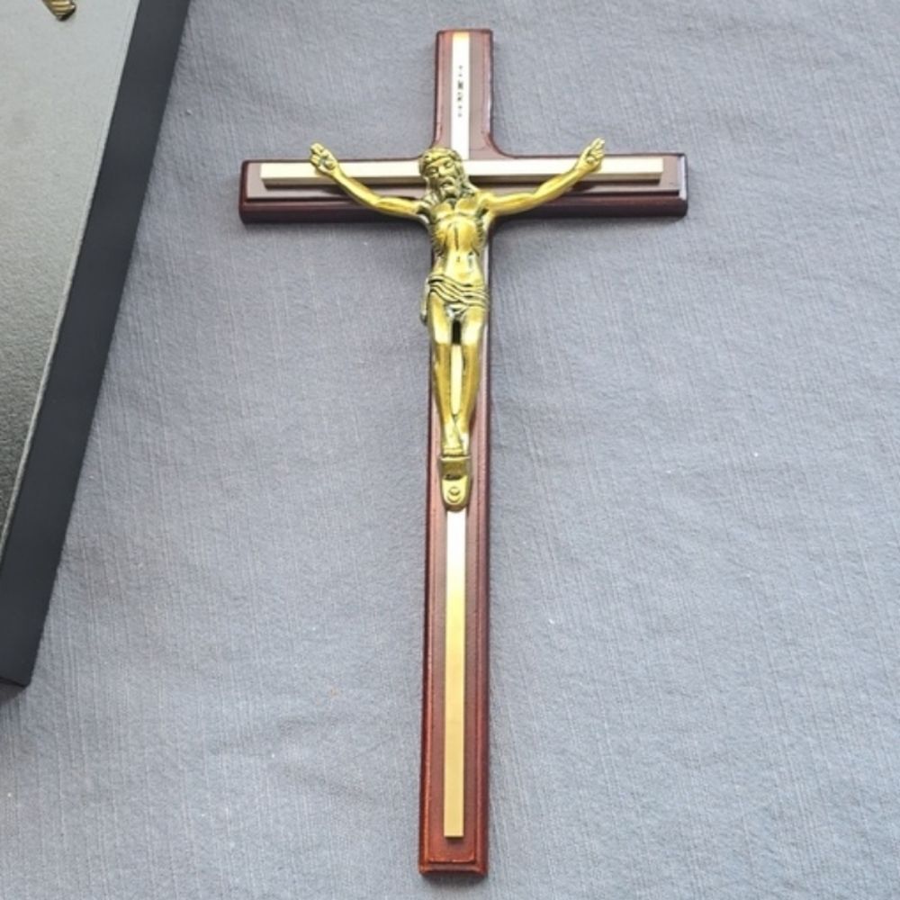 Cross: Batesville Wood & Brass INRI Crucifix – Catholic 10" Magnetic/Wall‑Hang